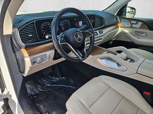 Used 2025 Mercedes-Benz GLS 450 4MATIC image 11