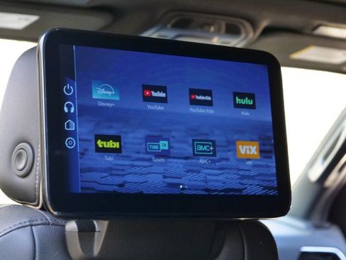 Used 2025 Chevrolet Suburban Premier image 34