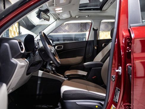 Used 2023 Hyundai Venue SEL FWD image 8