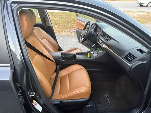 Used 2011 Lexus CT 200h image 20
