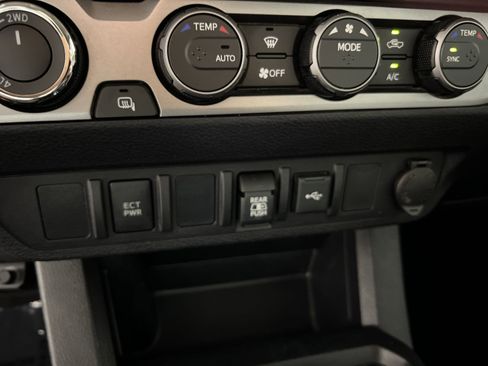 Used 2022 Toyota Tacoma SR5 AWD/4WD image 30