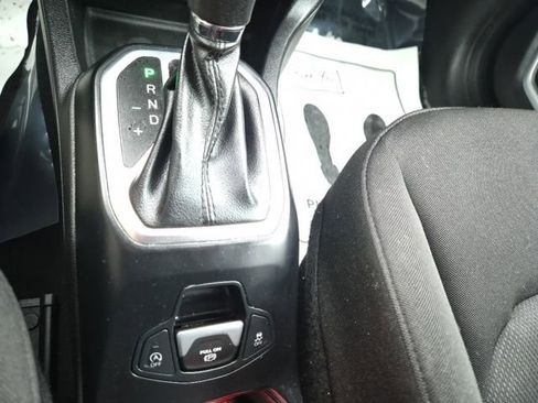 Used 2019 Jeep Renegade Sport w/ Sport Appearance Group image 18