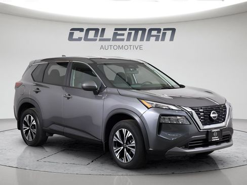 Used 2023 Nissan Rogue SV image 2