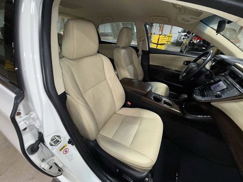Used 2014 Toyota Avalon XLE FWD image 16