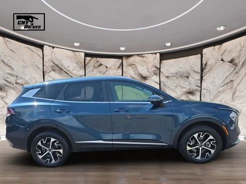 Used 2023 Kia Sportage EX AWD/4WD image 4