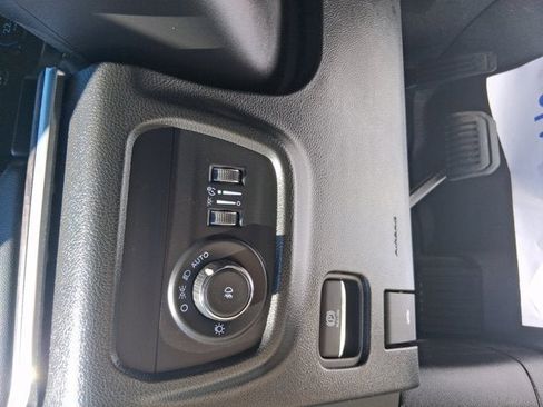 Used 2025 Jeep Grand Cherokee Overland w/ Luxury Tech Group IV AWD/4WD image 17