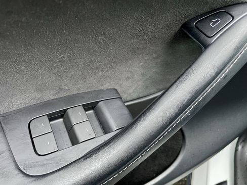 Used 2022 Tesla Model Y Long Range image 11