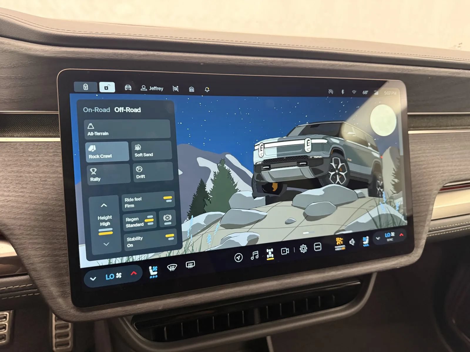 Used 2024 Rivian R1S Adventure Quad AWD/4WD image 26