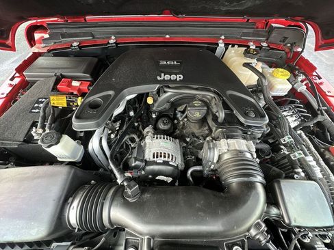 Used 2021 Jeep Wrangler Unlimited Sport AWD/4WD image 25