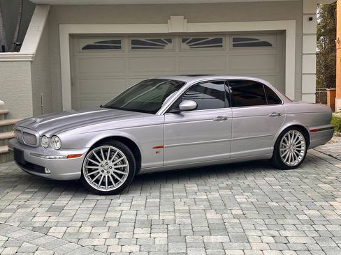 Used 2004 Jaguar XJ8 RWD image 4