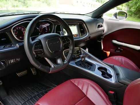 Used 2018 Dodge Challenger SRT Hellcat RWD image 20