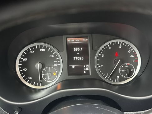 Used 2019 Mercedes-Benz Metris Passenger image 10