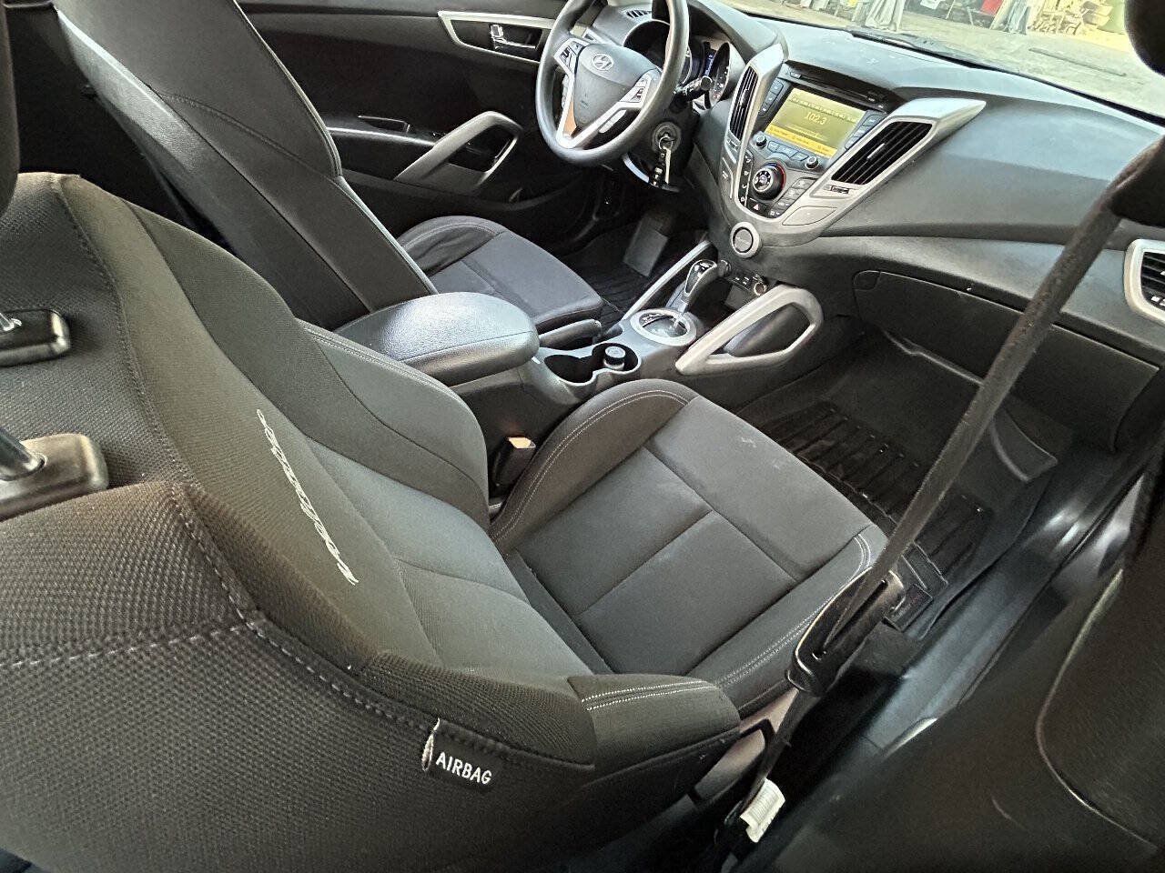 Used 2016 Hyundai Veloster FWD image 26