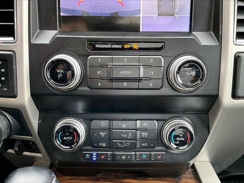 Used 2019 Ford F150 Lariat w/ Equipment Group 502A Luxury image 19