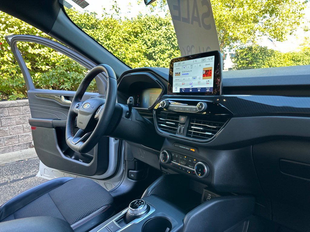 Used 2025 Ford Escape ST-Line Select AWD/4WD image 25