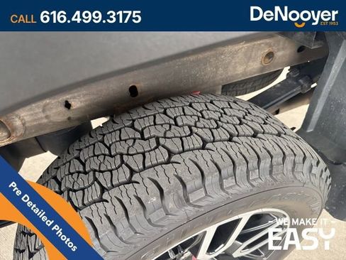 Used 2023 GMC Sierra 1500 AT4 w/ AT4 Premium Package AWD/4WD image 3