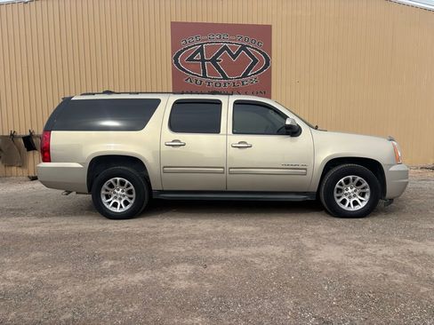 Used 2011 GMC Yukon XL SLE w/ Convenience Package image 8