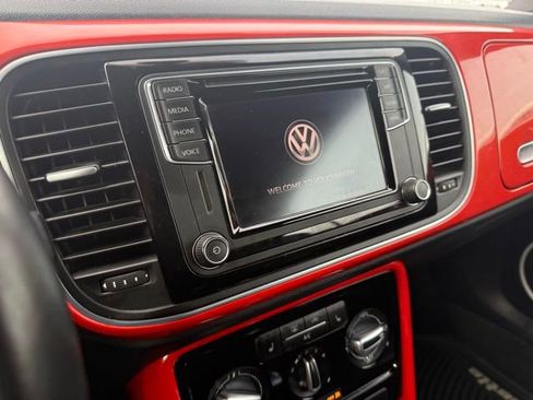 Used 2018 Volkswagen Beetle 2.0T S w/ Style & Comfort Package image 11