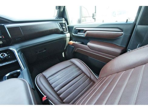 Used 2024 GMC Sierra 2500 Denali Ultimate image 8