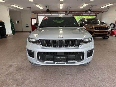 Used 2021 Jeep Grand Cherokee L Overland w/ Luxury Tech Group IV AWD/4WD image 2