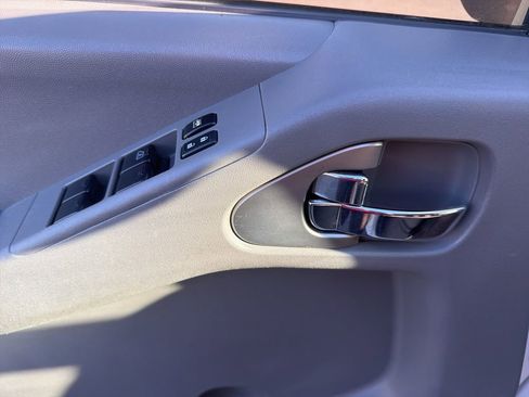 Used 2013 Nissan Frontier SV image 13