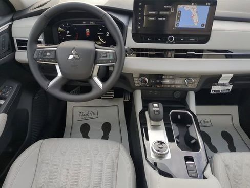 New 2025 Mitsubishi Outlander SEL image 17