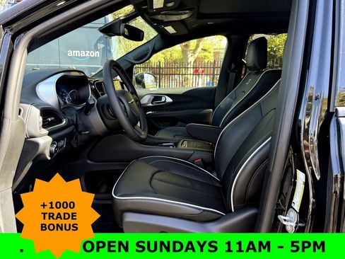 New 2026 Chrysler Pacifica Limited w/ Uconnect Theater Family Group image 19