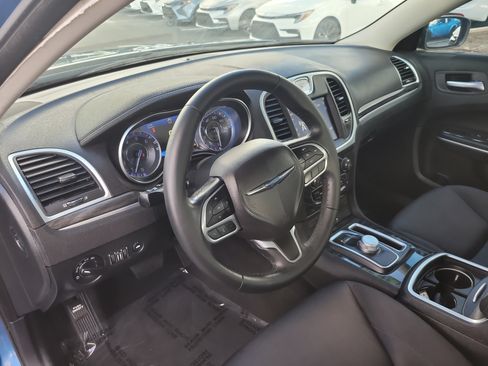 Used 2022 Chrysler 300 Touring w/ Sport Appearance Package AWD/4WD image 19