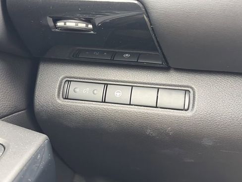 Used 2024 Nissan Pathfinder SV image 15