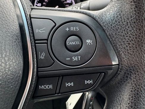 Used 2018 Toyota Camry LE image 25