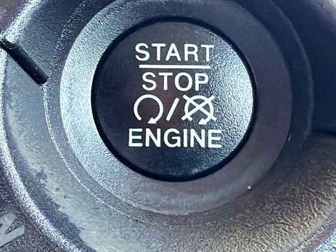 Used 2019 Jeep Renegade Latitude image 29