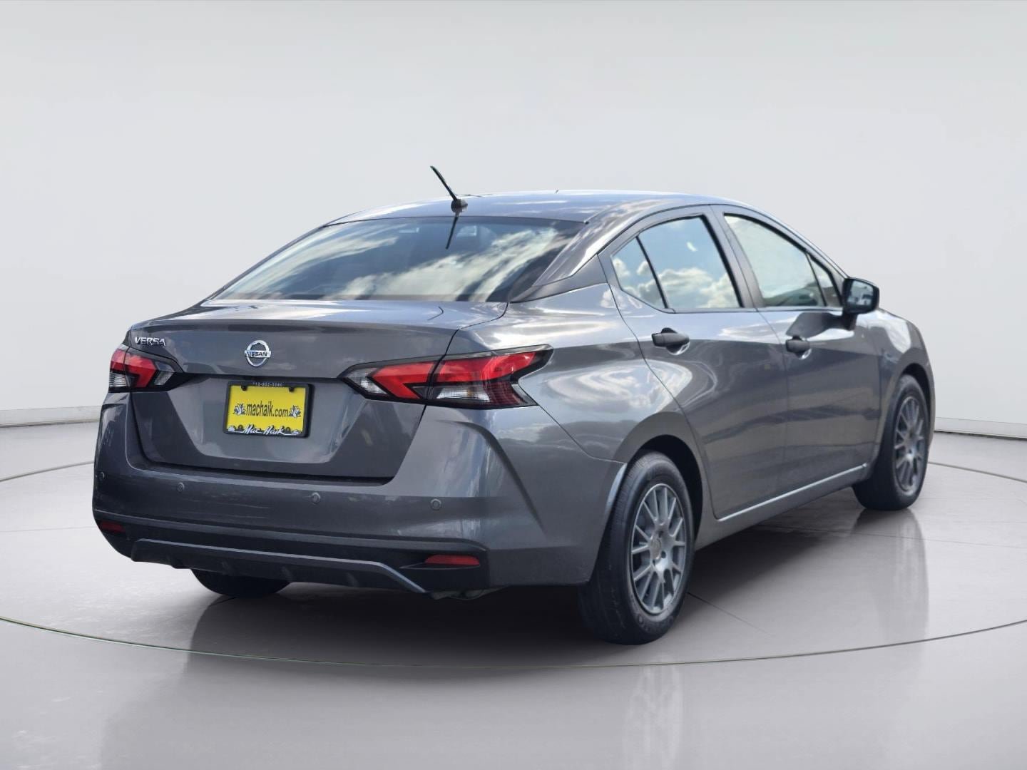 Used 2022 Nissan Versa S FWD image 8