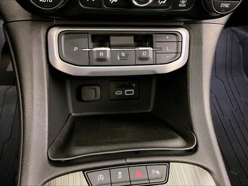 Used 2021 GMC Acadia SLT w/ LPO, Adventure Package AWD/4WD image 33