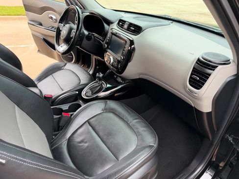 Used 2018 Kia Soul + w/ + Primo LIT Package FWD image 23