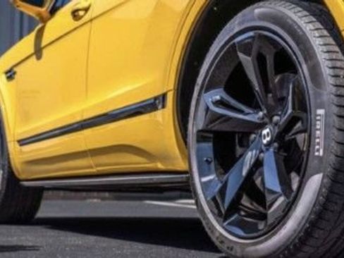 Used 2019 Bentley Bentayga V8 image 11