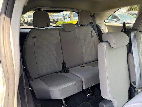 Used 2021 Toyota Sienna LE FWD image 34