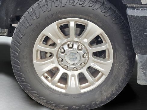 Used 2022 Ford F250 Limited w/ FX4 Off-Road Package image 23