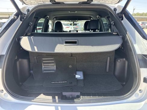 Used 2023 Mitsubishi Outlander SE image 8