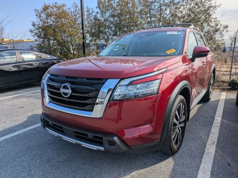 Certified 2024 Nissan Pathfinder Platinum w/ Cargo Package image 4