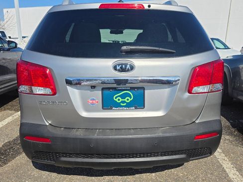Used 2013 Kia Sorento LX w/ Convenience Pkg image 3