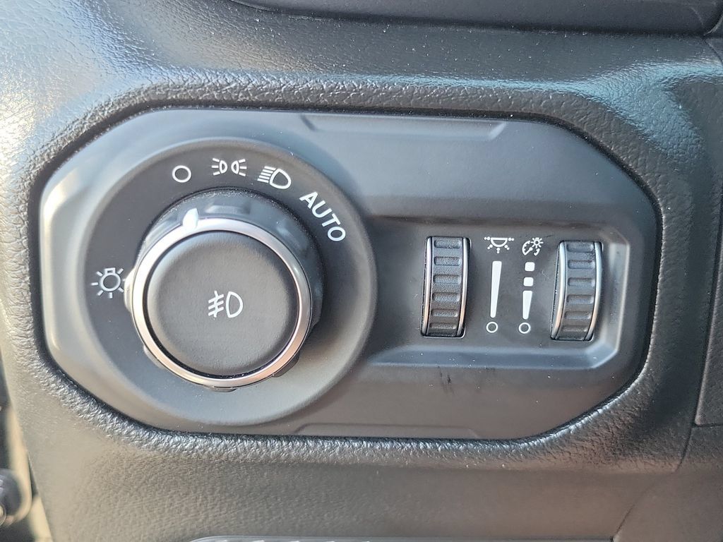 Used 2022 Jeep Wrangler Unlimited Rubicon w/ Dual Top Group AWD/4WD image 15
