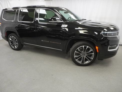 Certified 2024 Jeep Grand Wagoneer Series III w/ Rear-Seat Entertainment Group AWD/4WD image 11
