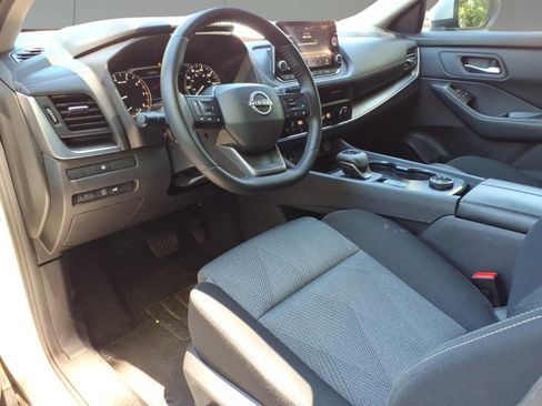 Used 2025 Nissan Rogue SV AWD/4WD image 10