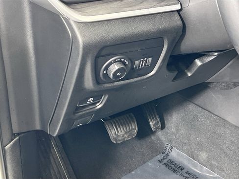 Used 2023 Jeep Grand Cherokee Limited w/ Black Appearance Package image 10