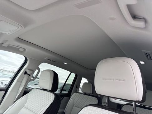 Used 2024 GMC Acadia Denali w/ Super Cruise Package AWD/4WD image 12
