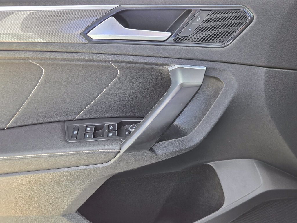 Certified 2023 Volkswagen Tiguan SE R-Line FWD image 29