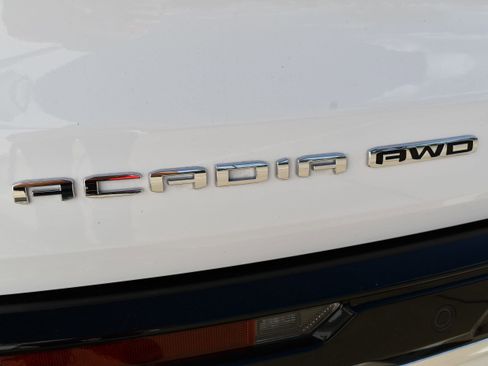 Used 2025 GMC Acadia Denali w/ Super Cruise Package image 8