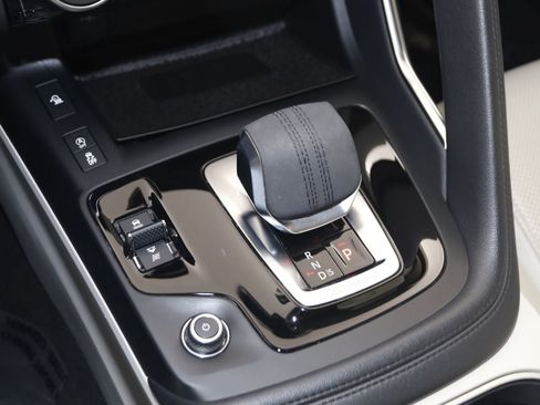 Used 2022 Jaguar E-PACE SE AWD/4WD image 28