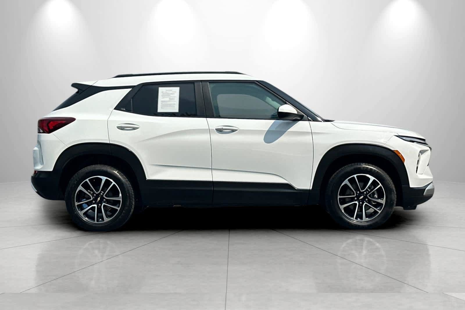 Used 2025 Chevrolet TrailBlazer LT AWD/4WD image 8