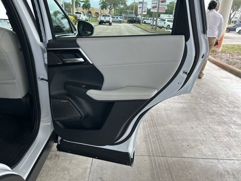 New 2026 Mitsubishi Outlander SE image 30